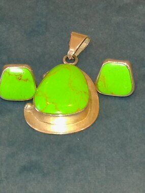 Taxco Vintage Bright Green Turquoise Pendant & Earrings